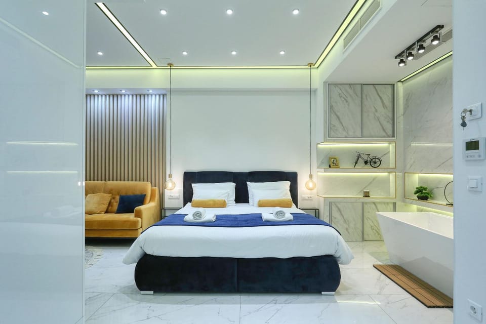 Bed, Photo of the whole room, Bedroom, Bath