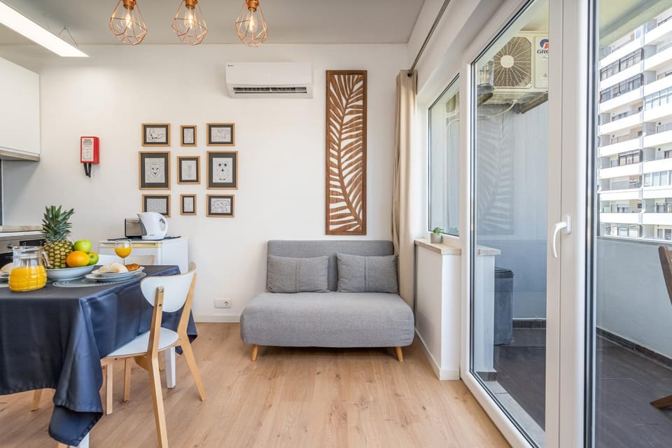 Living room, Seating area, Dining area, air conditioner