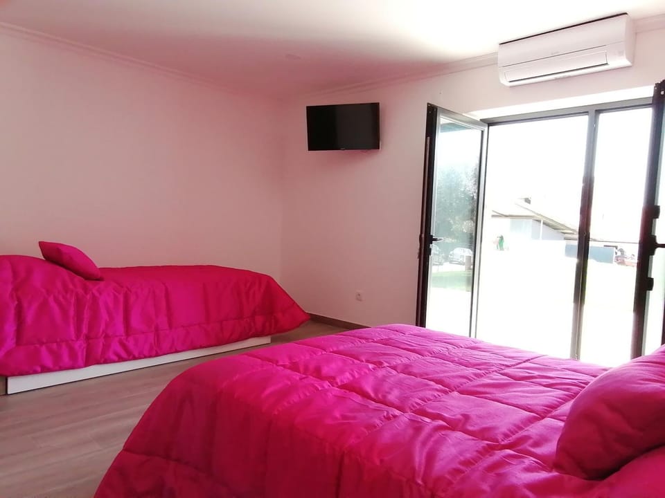 Bed, Bedroom, Area and facilities
