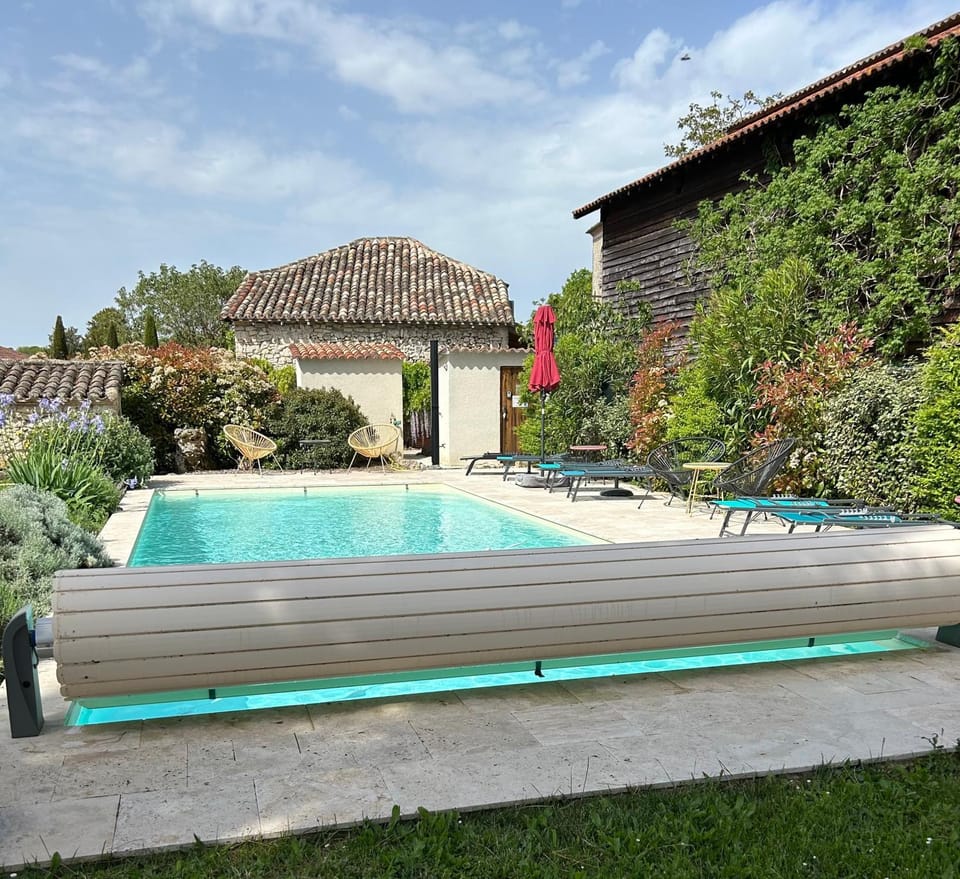 Swimming pool, Swimming pool