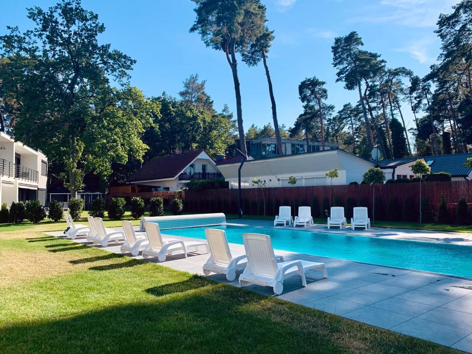 Area and facilities, Swimming pool, Sports