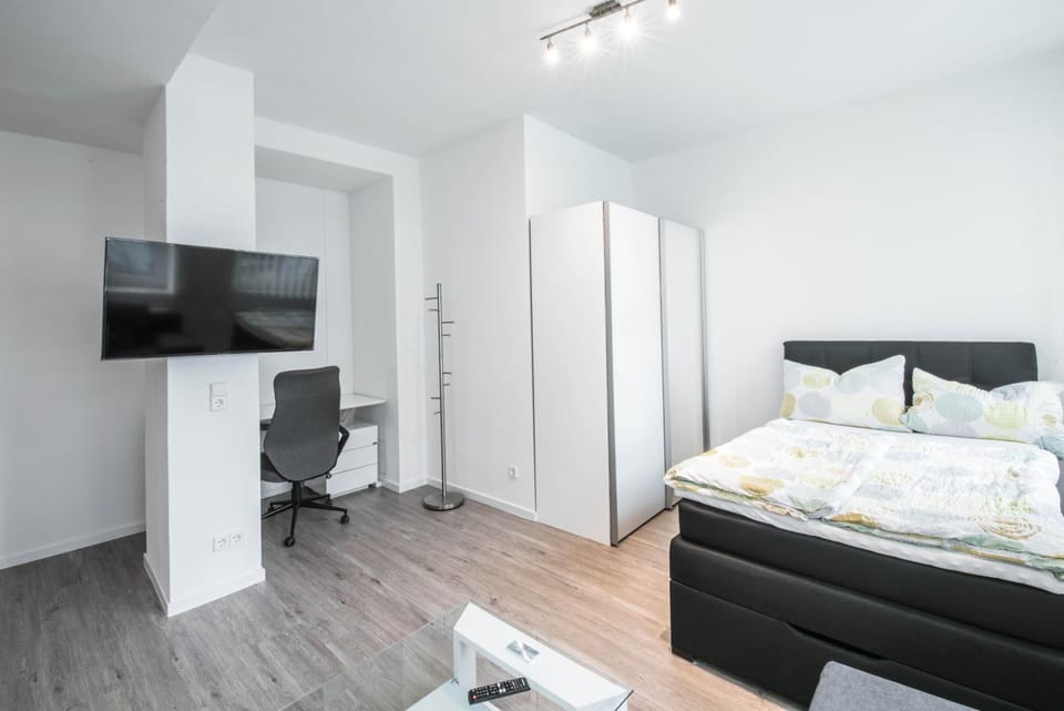 TV and multimedia, Living room, Photo of the whole room, Bedroom