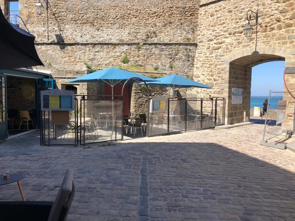 Patio, Facade/entrance