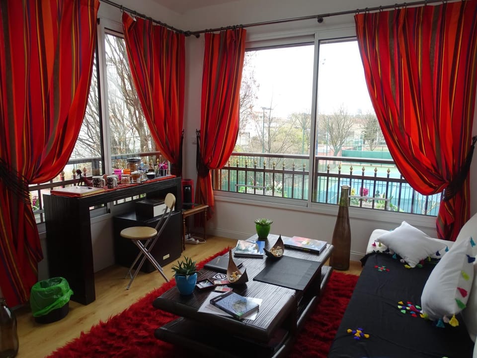 Bed, View (from property/room), Living room, Photo of the whole room, Seating area, Dining area