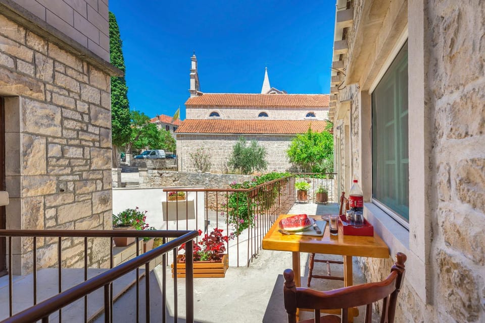 Holiday house Jogo Apartment in Selca, Brač