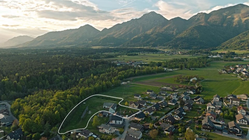 Property building, Neighbourhood, Natural landscape, Bird's eye view, Mountain view, River view, Location, Sunset