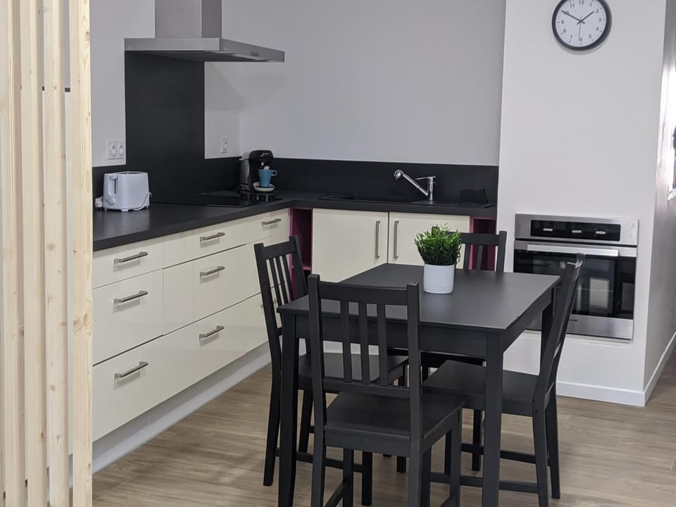 Kitchen or kitchenette, Dining area, pet friendly, toaster