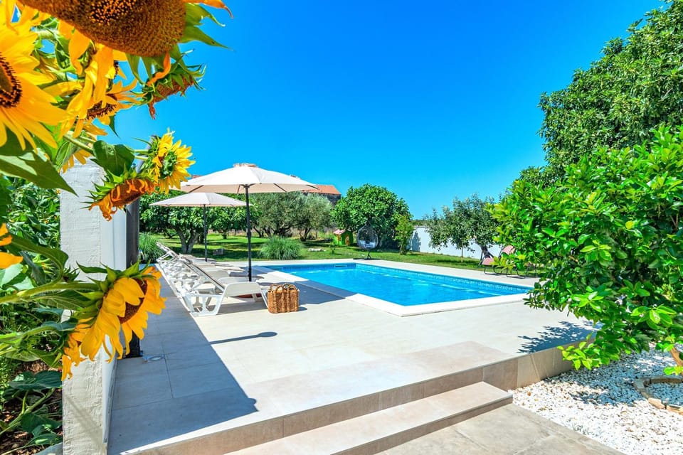Villa Kutija with heated pool Apartment in Biograd na Moru