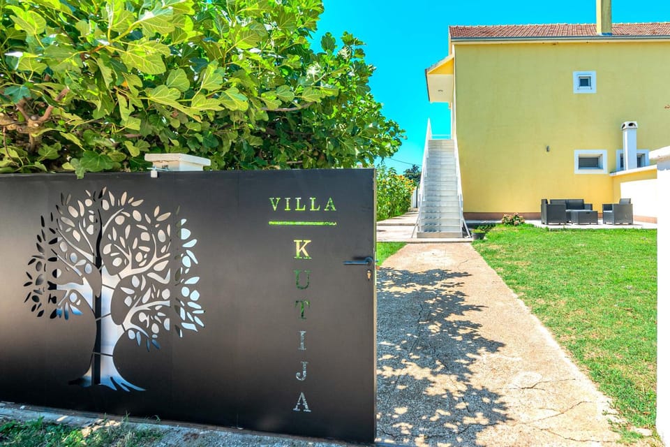 Villa Kutija with heated pool Apartment in Biograd na Moru