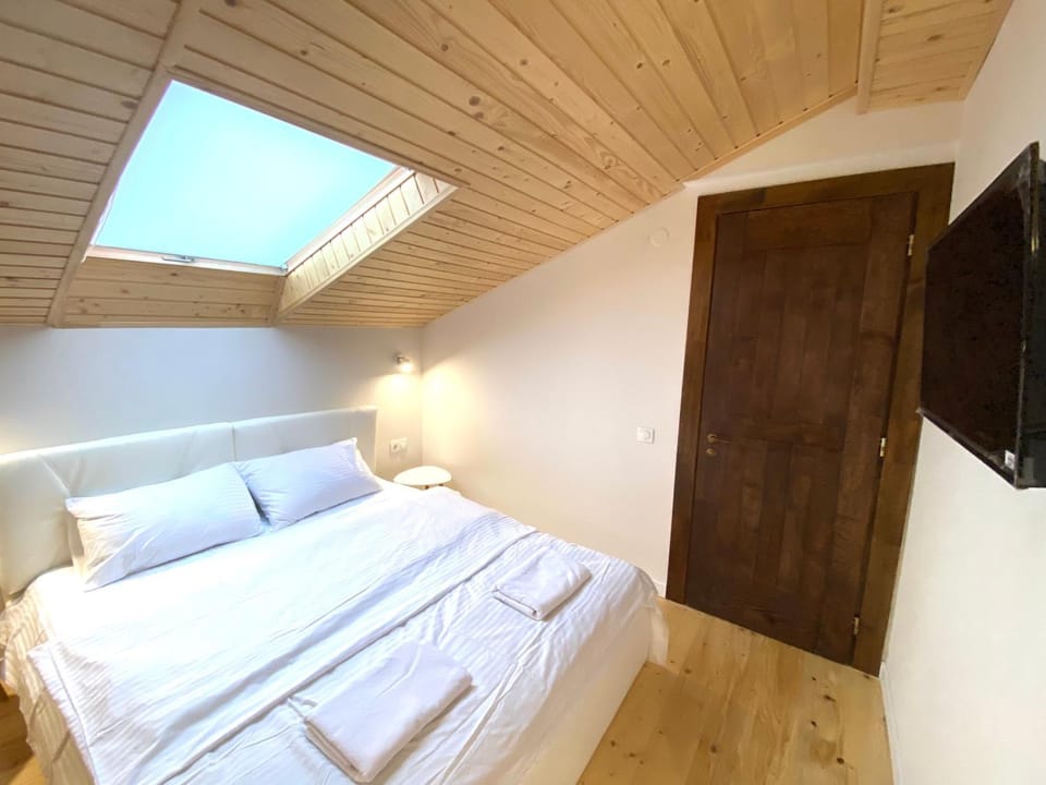 Bed, TV and multimedia
