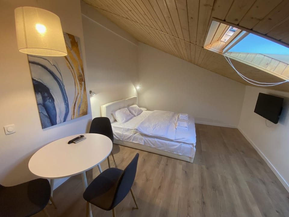 Bed, Photo of the whole room