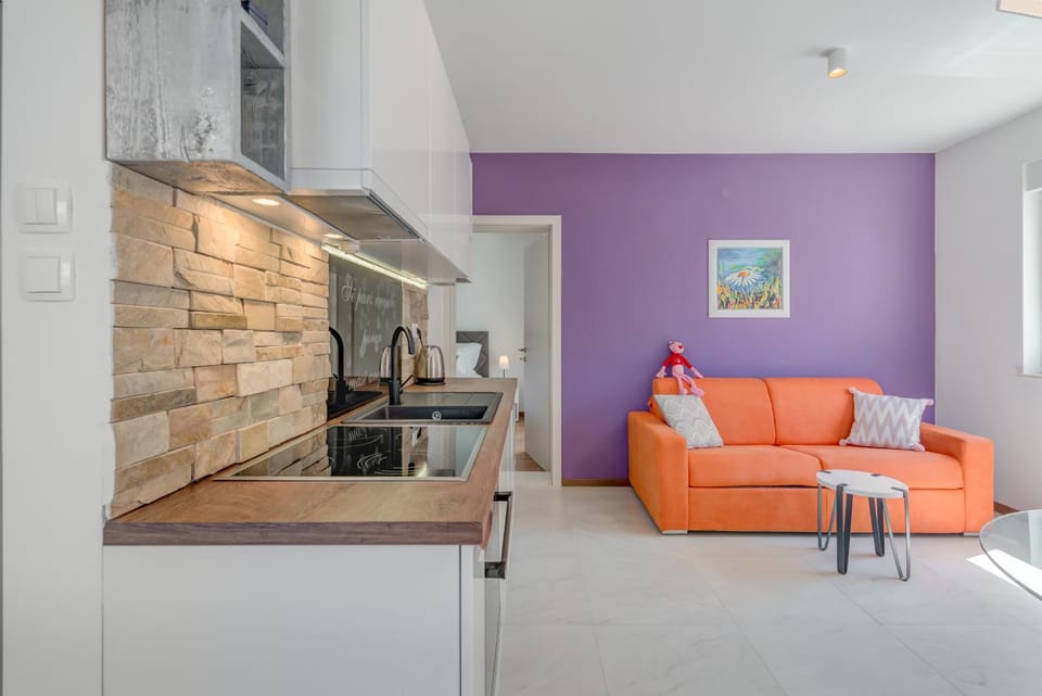 Kitchen or kitchenette, Living room, Seating area