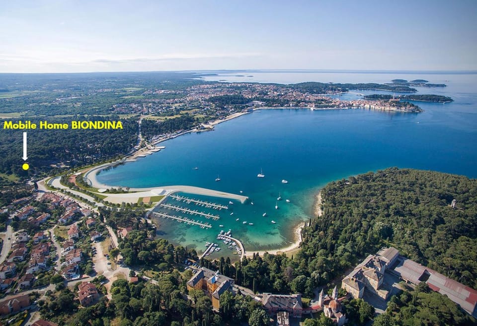 Neighbourhood, Natural landscape, Beach