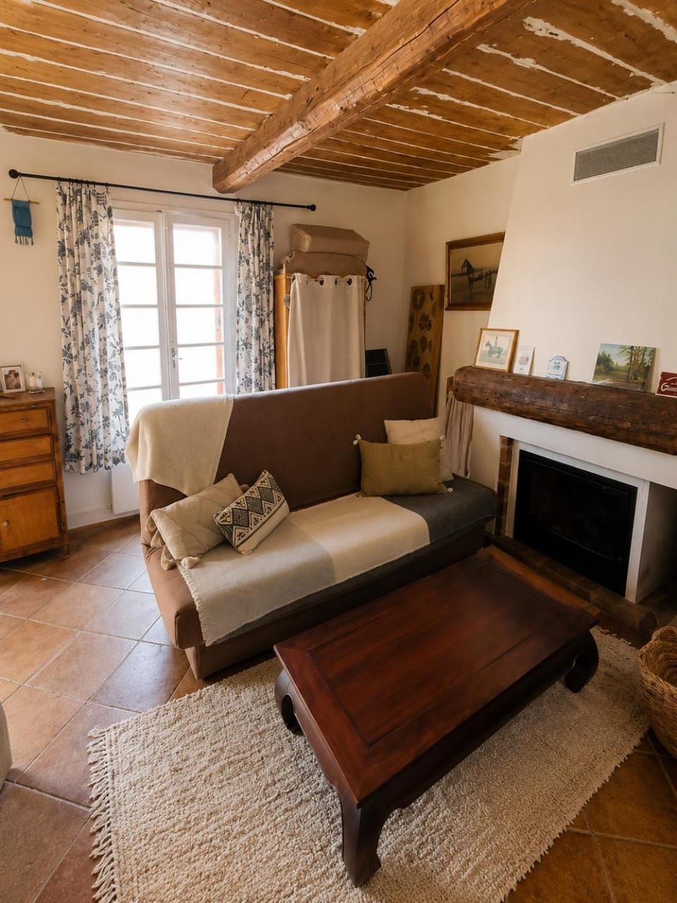 Living room, fireplace, fireplace