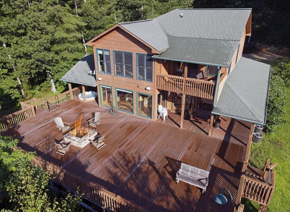 3BR Luxury Cabin • Hot Tub, Fireplaces & Firepit Cabin in Union County