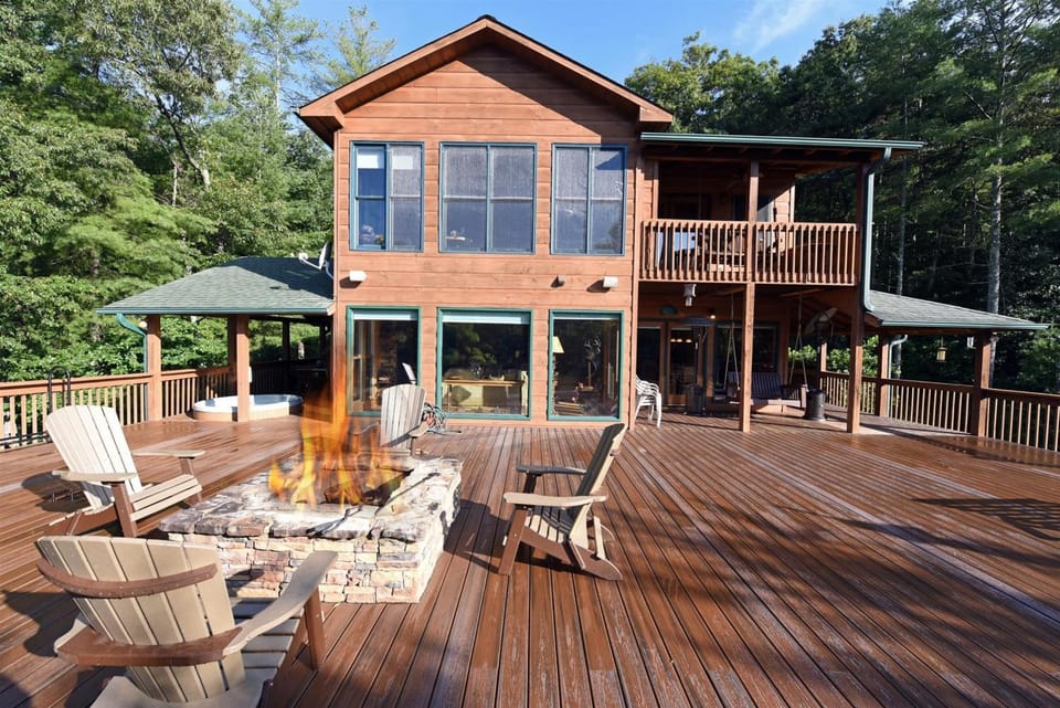 3BR Luxury Cabin • Hot Tub, Fireplaces & Firepit Cabin in Union County