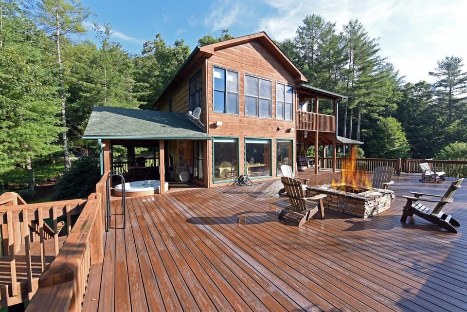 3BR Luxury Cabin • Hot Tub, Fireplaces & Firepit Cabin in Union County