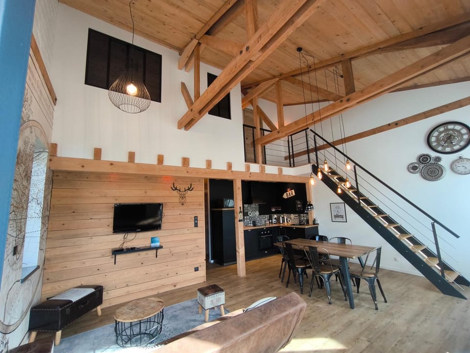 TV and multimedia, Kitchen or kitchenette, Living room, Seating area