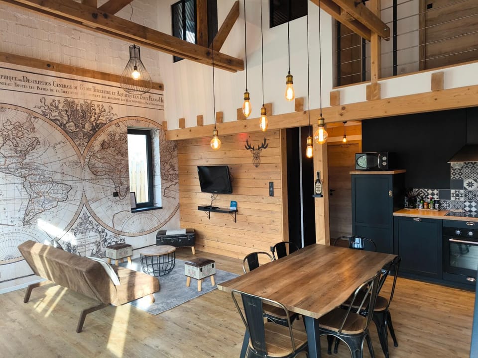 TV and multimedia, Living room, Seating area, Dining area