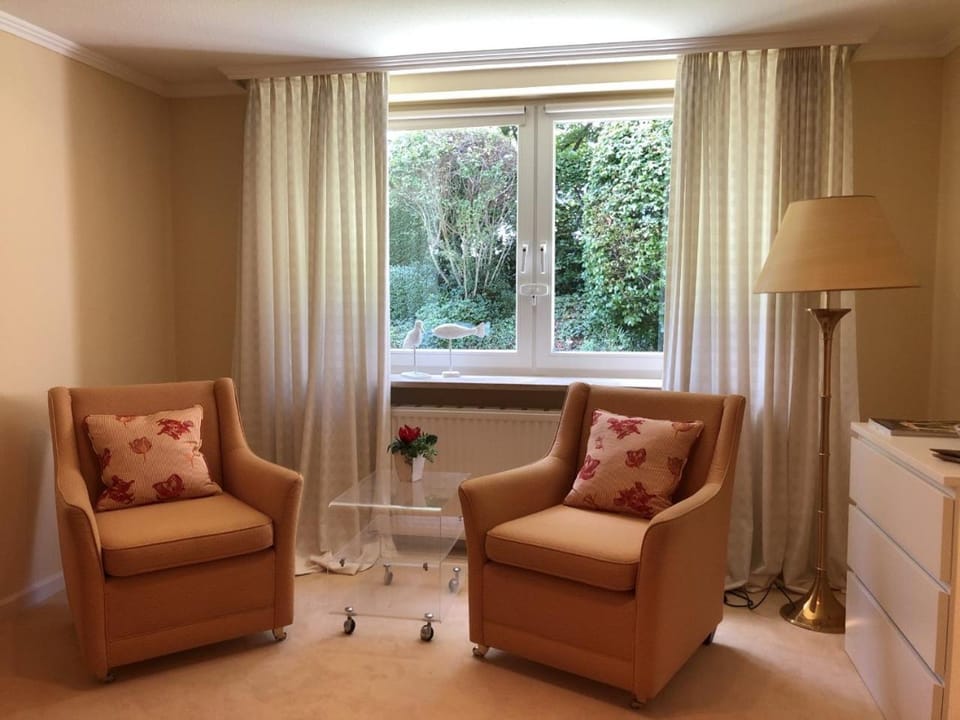 Photo of the whole room, Seating area, Bedroom