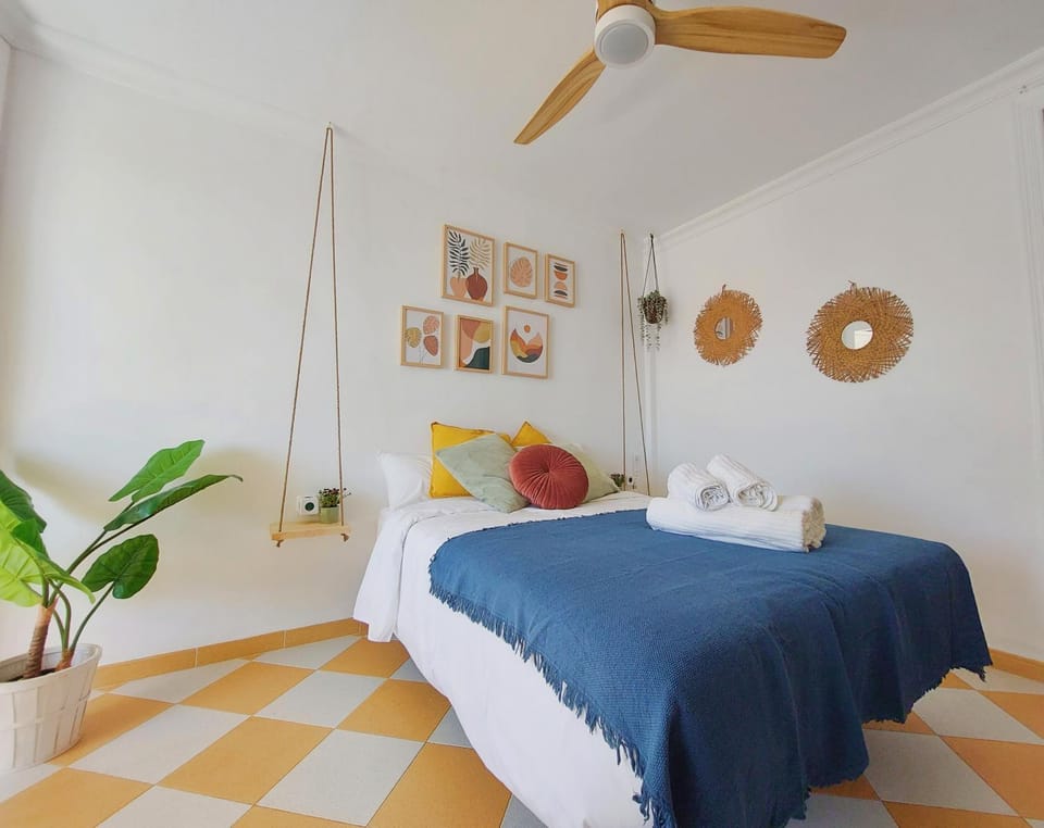 Bed, TV and multimedia, Living room, Bedroom