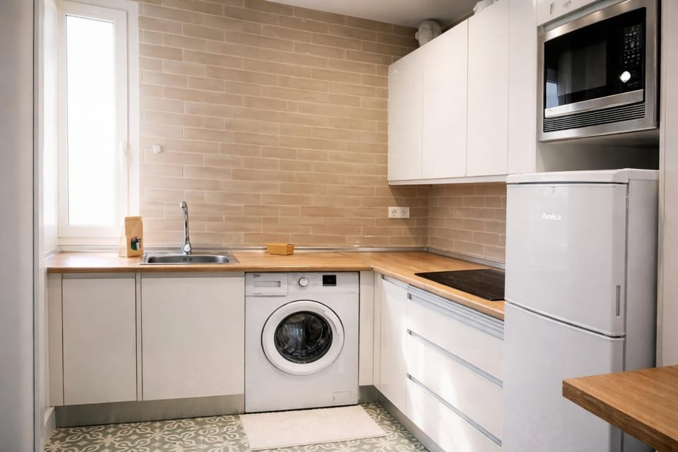 Kitchen or kitchenette, washing machine
