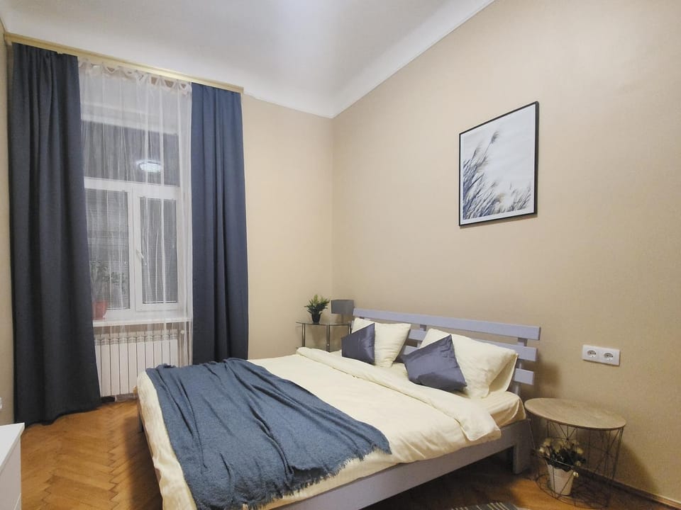 В центрі м.Чернівці 2 кімнатна затишна квартира. Apartment in Ukraine