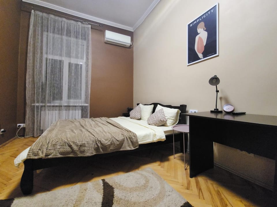 В центрі м.Чернівці 2 кімнатна затишна квартира. Apartment in Ukraine