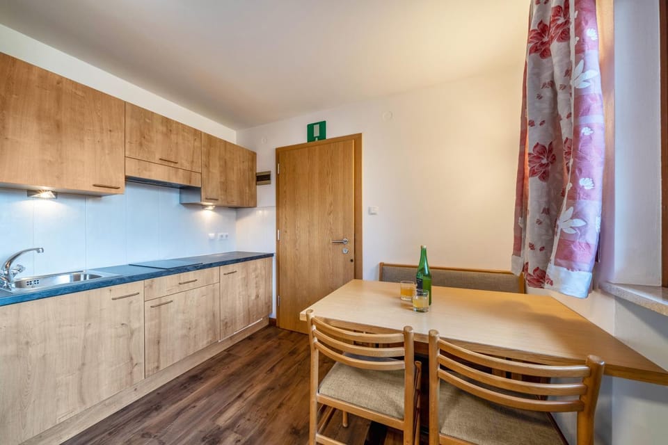 Property building, Kitchen or kitchenette, Living room