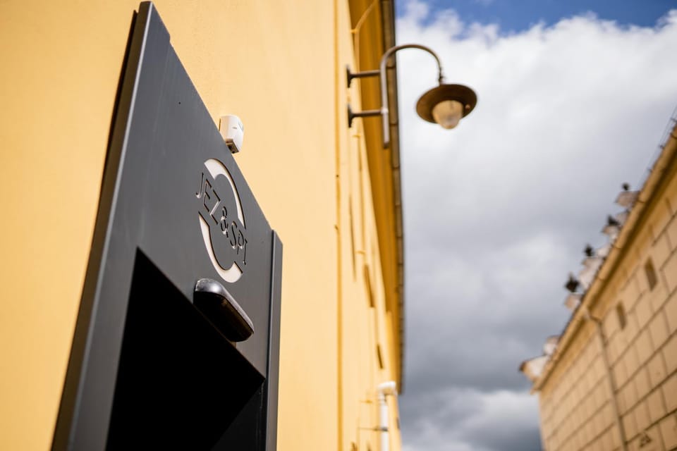 Facade/entrance, Logo/Certificate/Sign
