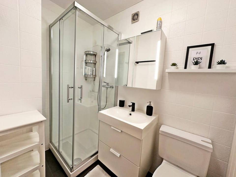 Shower, Bathroom