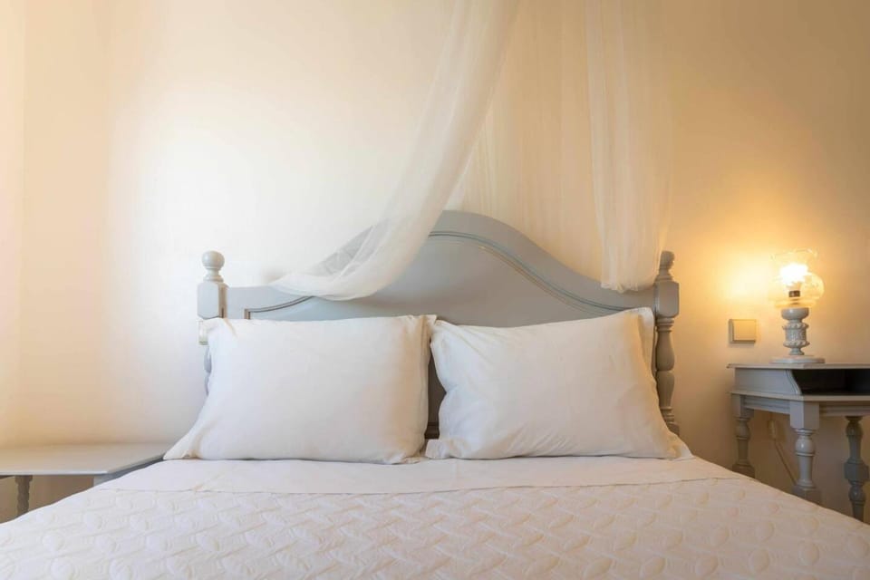 Bed, View (from property/room), Decorative detail, Bedroom