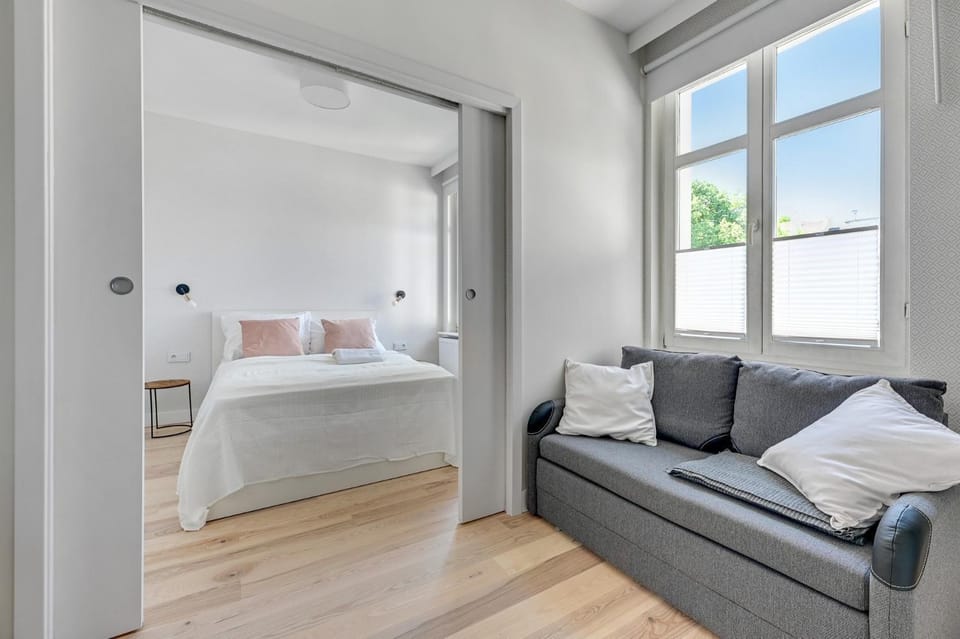 Bed, Living room, Seating area, Bedroom