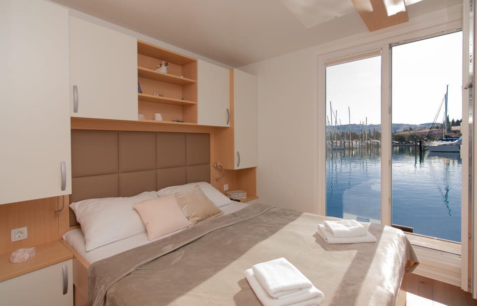 Bed, Photo of the whole room, Bedroom, Sea view