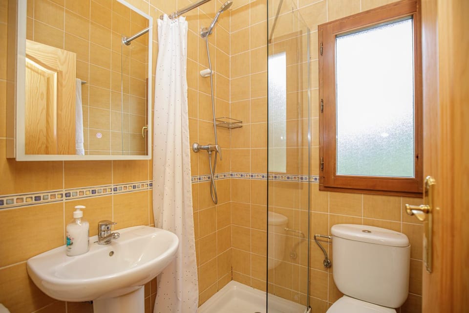 Shower, Toilet, Bathroom