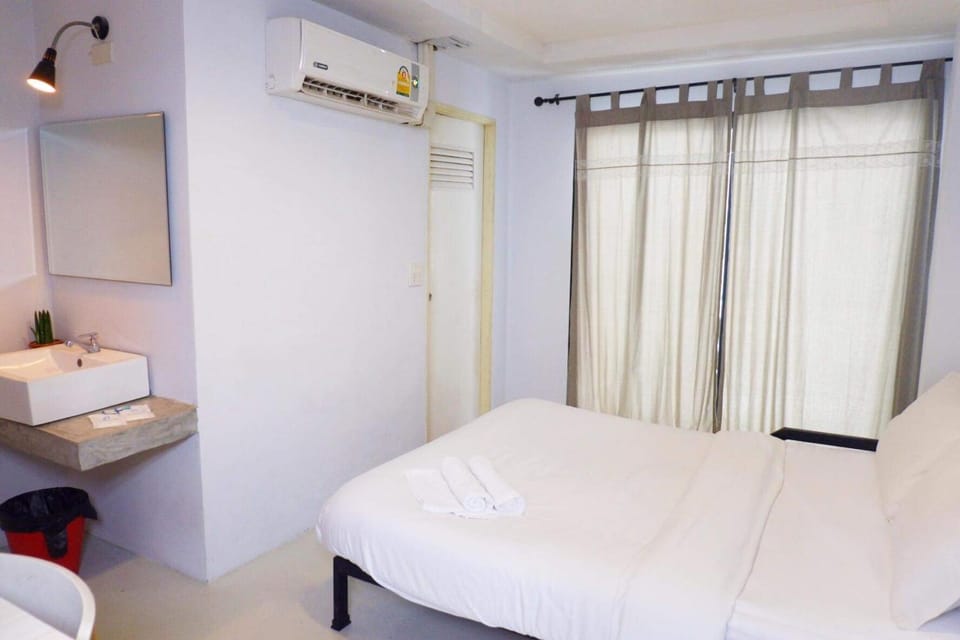 Rin GuestHouse Pracharak RD Bed and Breakfast in Thailand