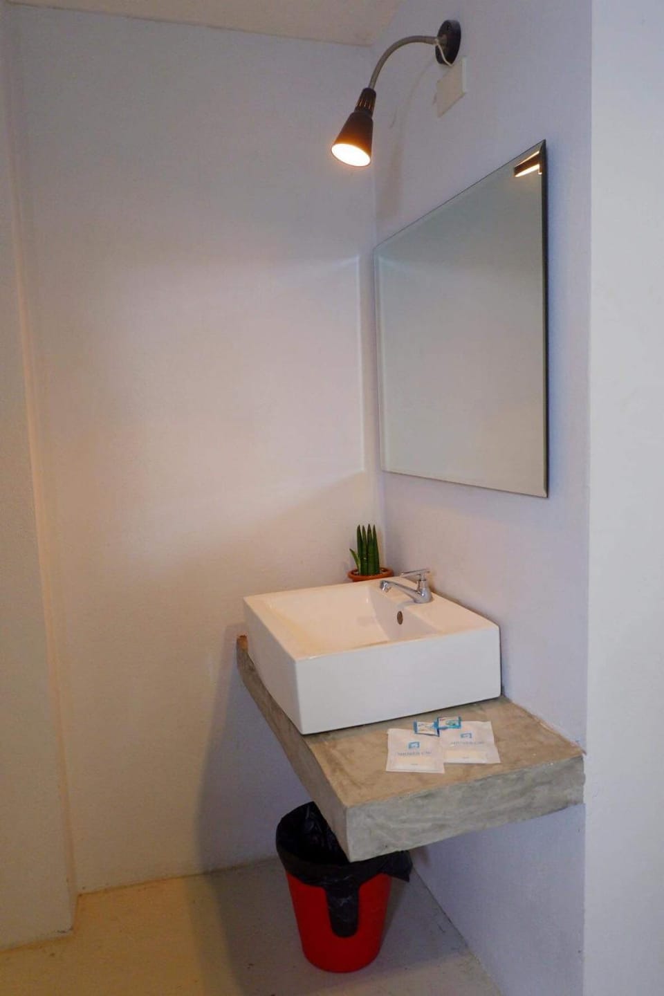 Rin GuestHouse Pracharak RD Bed and Breakfast in Thailand