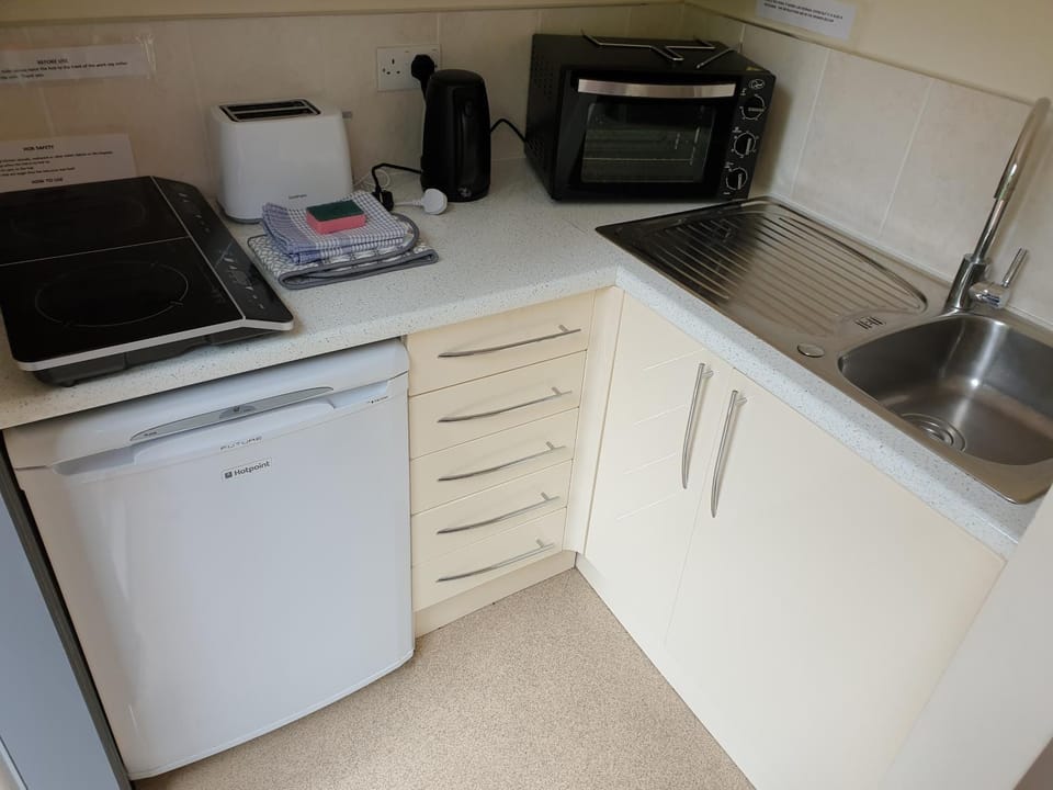 Private Couples hideaway with hot tub House in Staffordshire Moorlands District