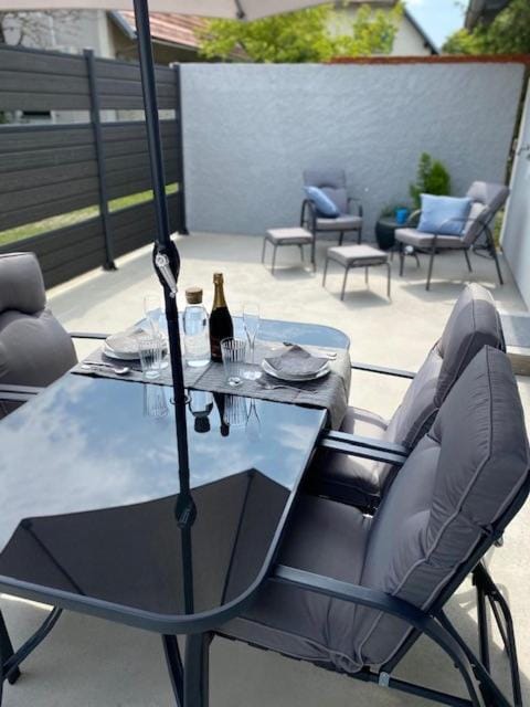 Patio, Balcony/Terrace, Seating area, Dining area