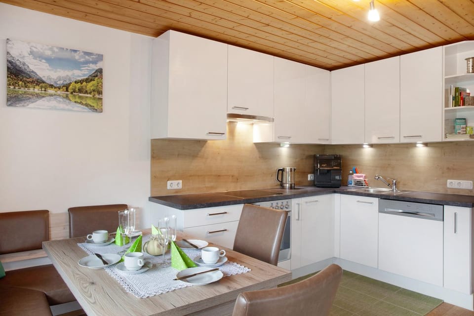 Property building, Kitchen or kitchenette, Living room