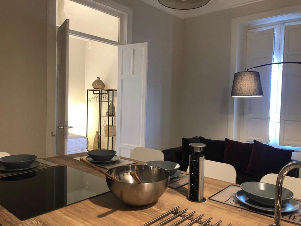 Seating area, Dining area