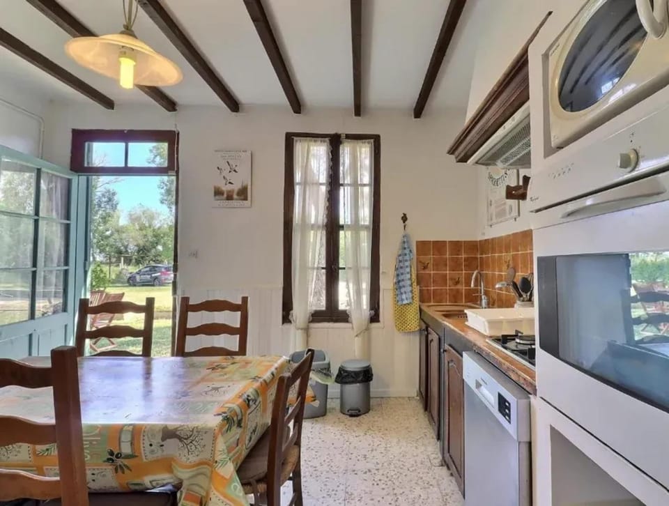 Charmante maison en Camargue avec piscine partagée House in Saintes-Maries-de-la-Mer