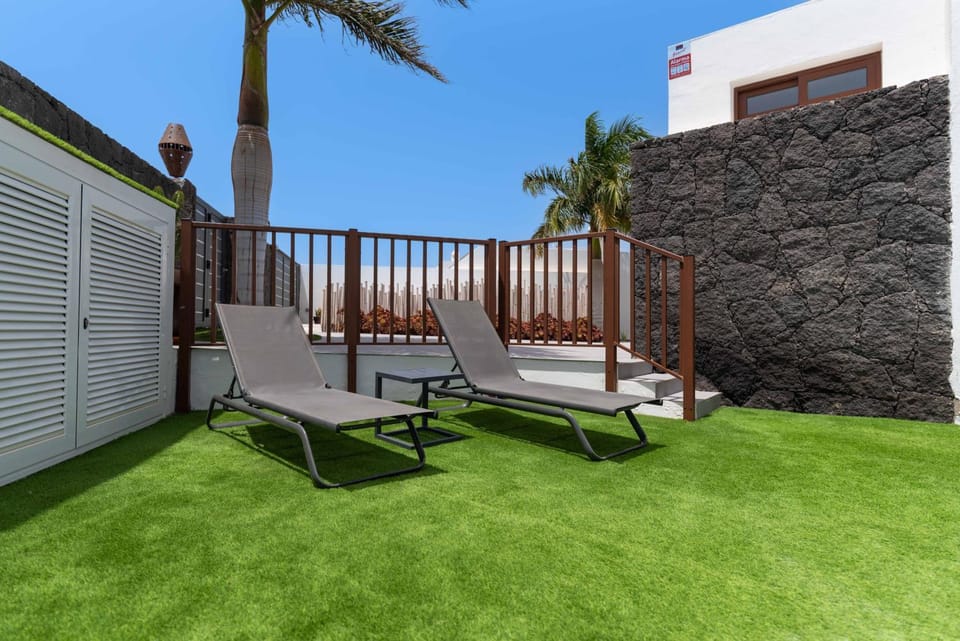 Garden, sunbed