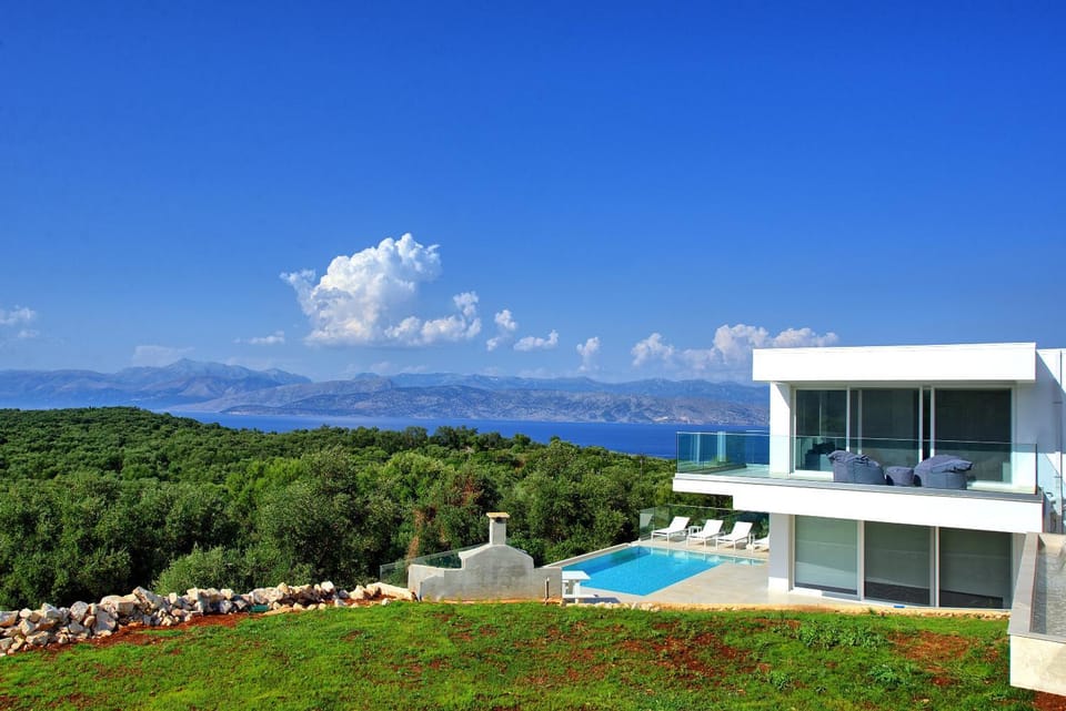 View (from property/room), Pool view, Sea view
