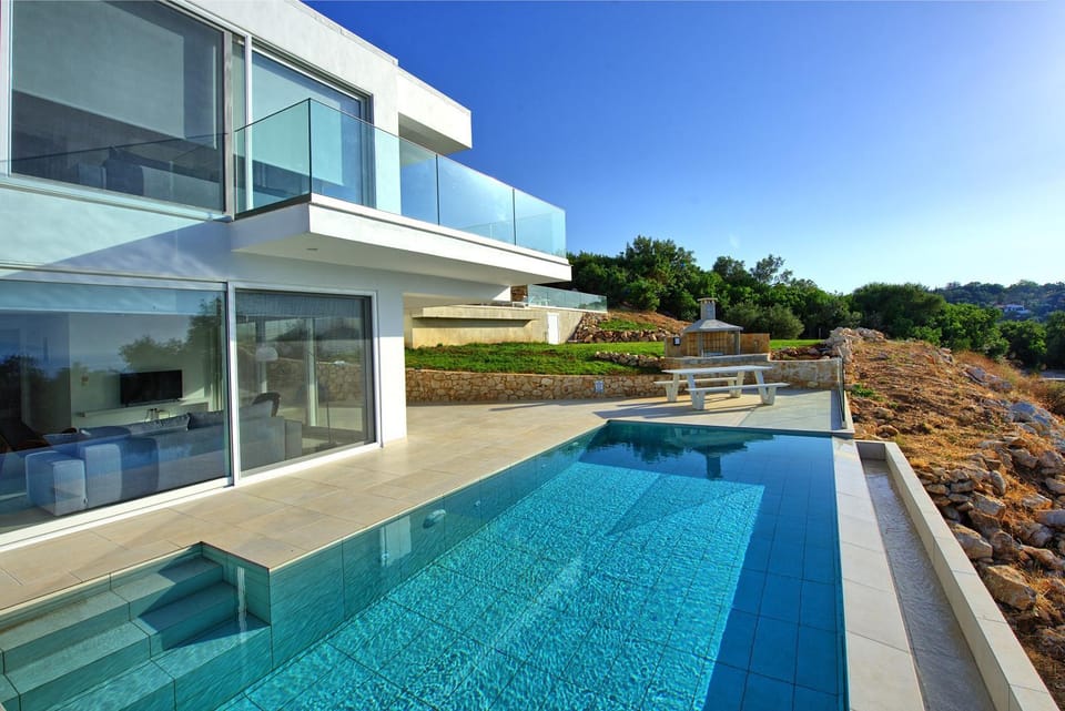 Facade/entrance, Garden, View (from property/room), Swimming pool