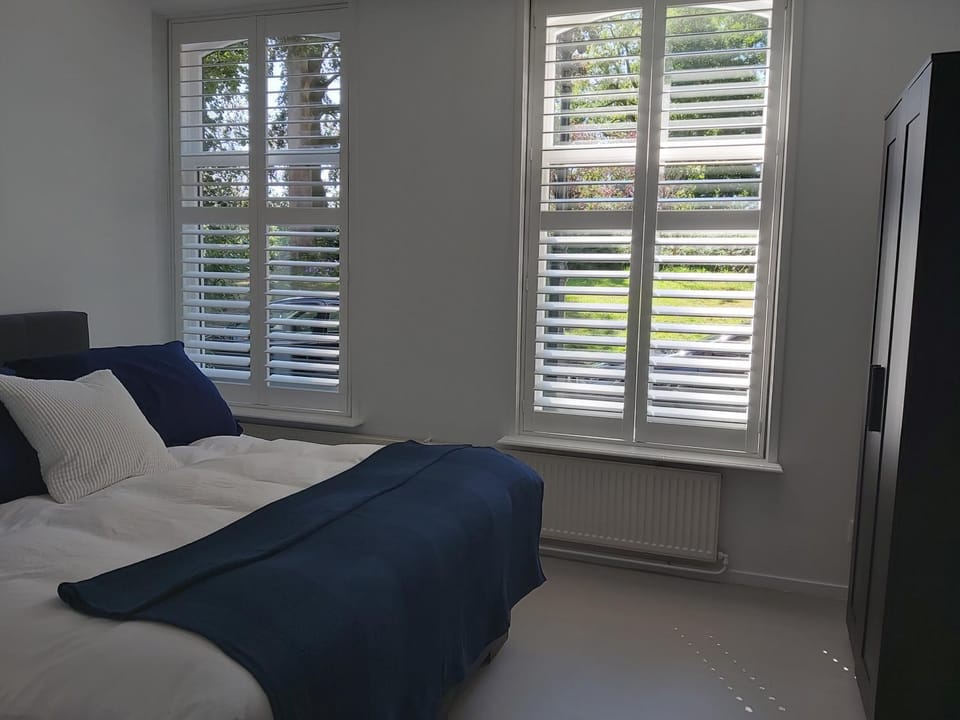Bed, Street view