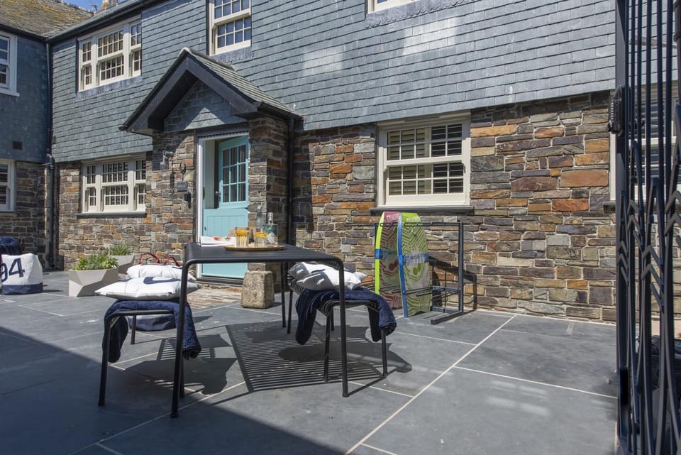 Shower, Patio, Seating area, On site