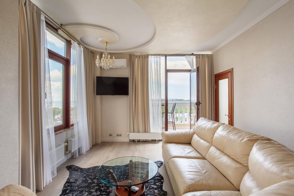 TV and multimedia, View (from property/room), Living room, Seating area, Landmark view, Sea view