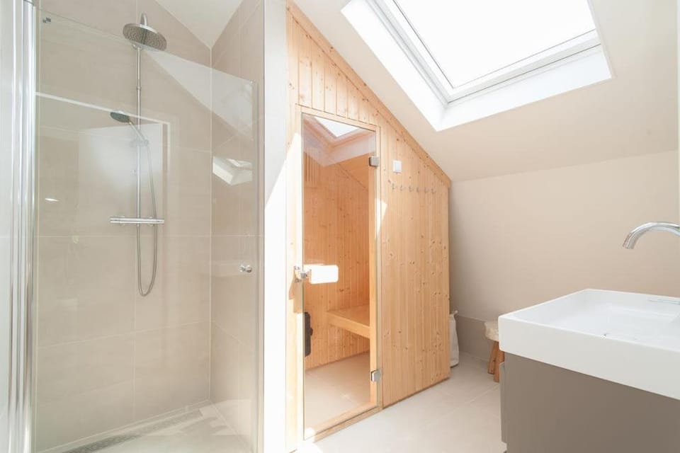Sauna, Bathroom, Spa and wellness centre/facilities