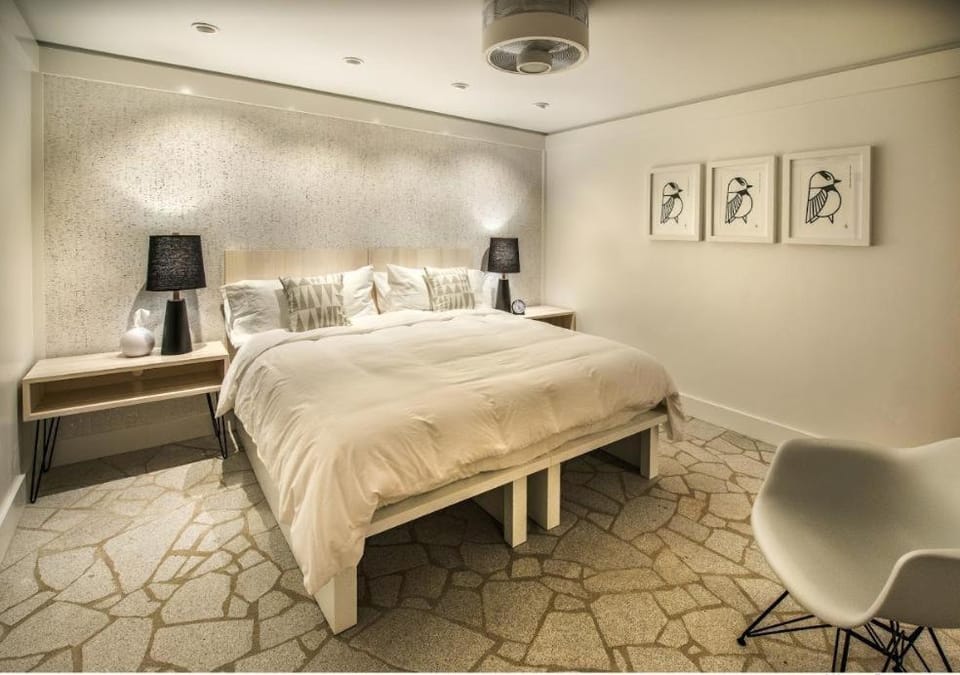 Property building, Bed, Bedroom